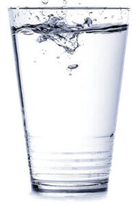 riempire un bicchiere d'acqua è come riempire il corpo di compensi
